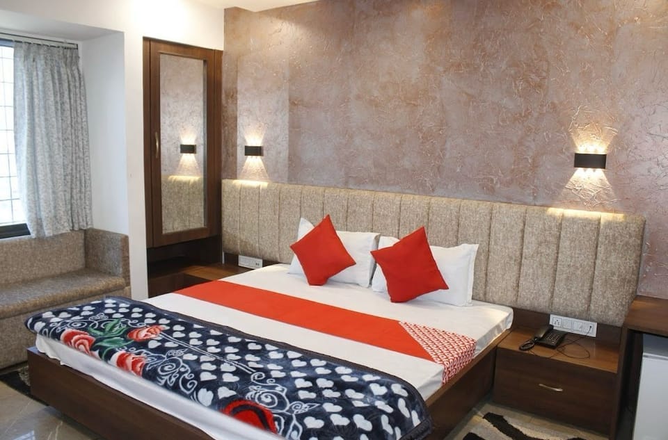 In-room safe, desk, laptop workspace, WiFi (free)