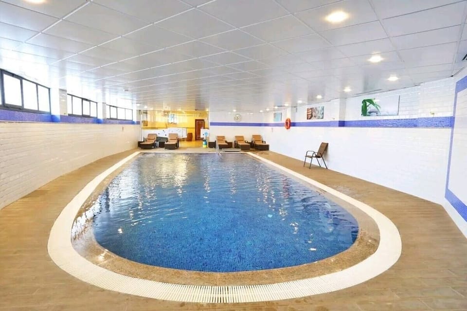 Sauna, hot tub, steam room, hot stone massages, sports massages