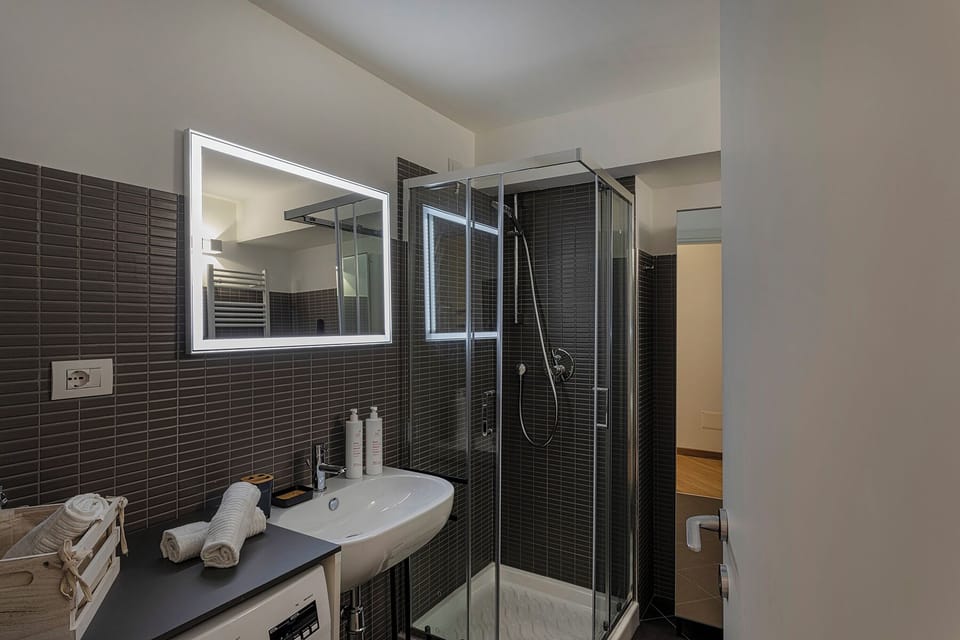 Apartment | Bathroom | Shower, hair dryer, bidet, towels