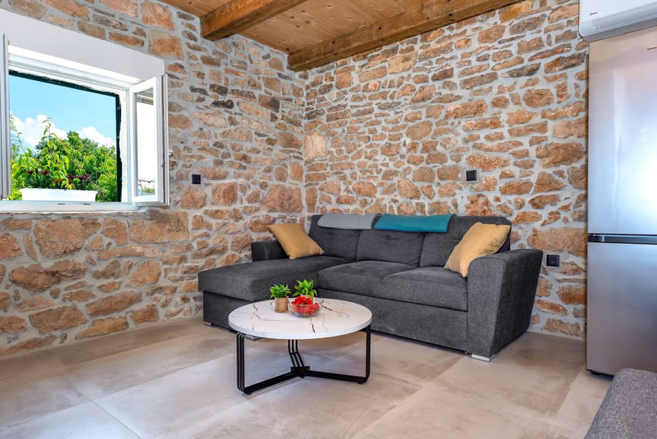 Villa | Living room | Fireplace