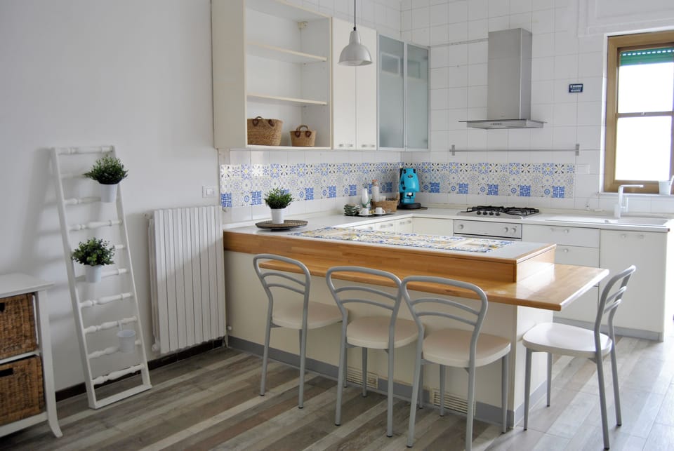 Oven, stovetop, dishwasher, cookware/dishes/utensils