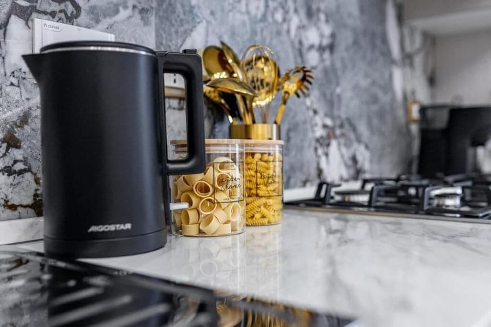 Luxury Apartment, Non Smoking, Kitchenette | Private kitchen