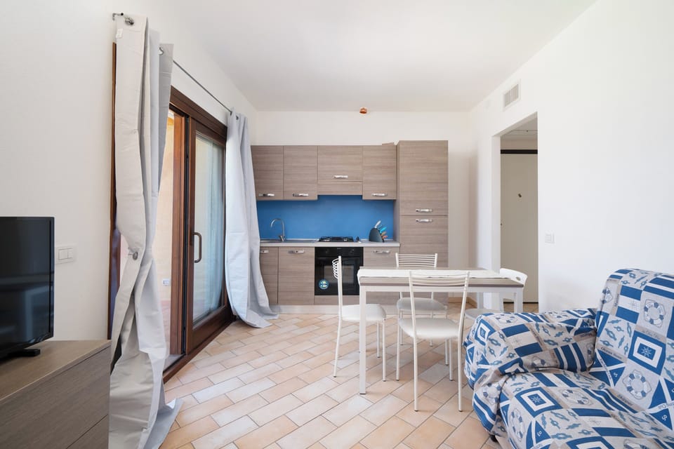 Apartment, Valley View | Private kitchen | Fridge, oven, stovetop, cookware/dishes/utensils