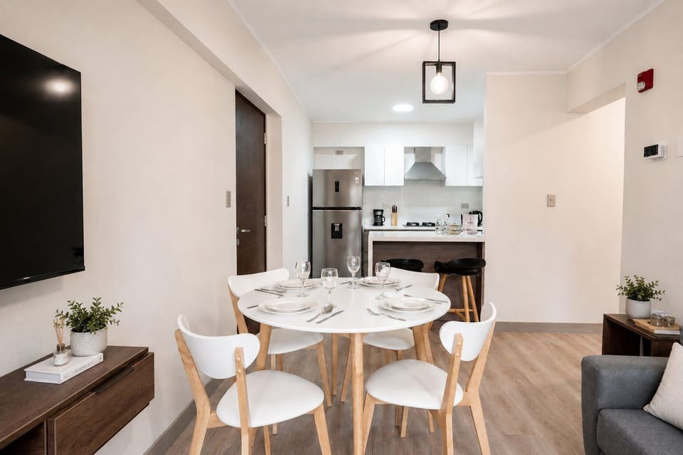 Basic Apartment | Dining
