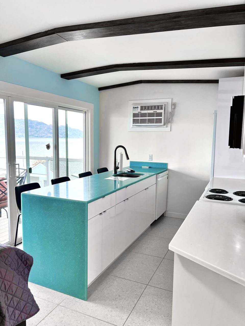 Classic Cabin 14 - 2 Queen Bedrooms +  1 Single Pull-out Couch, 1 Bathroom, Kitchen & Lakefront View | Private kitchen | Coffee/tea maker, fridge, microwave, oven