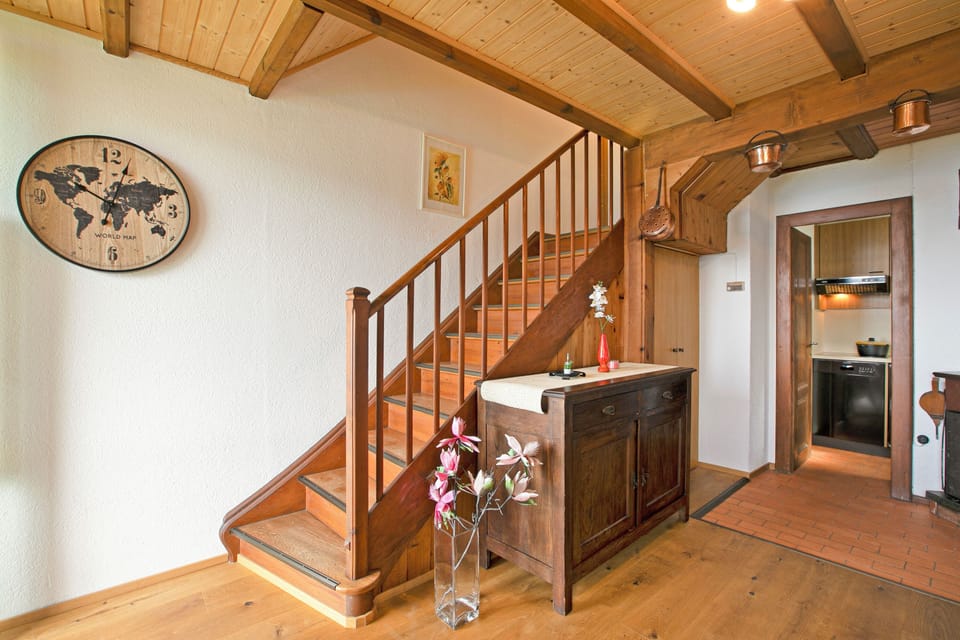 Family Townhome, 1 Bedroom, Microwave (Angelina: Panoramic Lake View House) | Interior