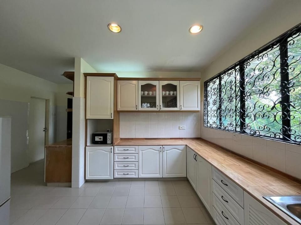 Executive Villa, Garden View | Private kitchen | Coffee/tea maker, microwave, stovetop, electric kettle