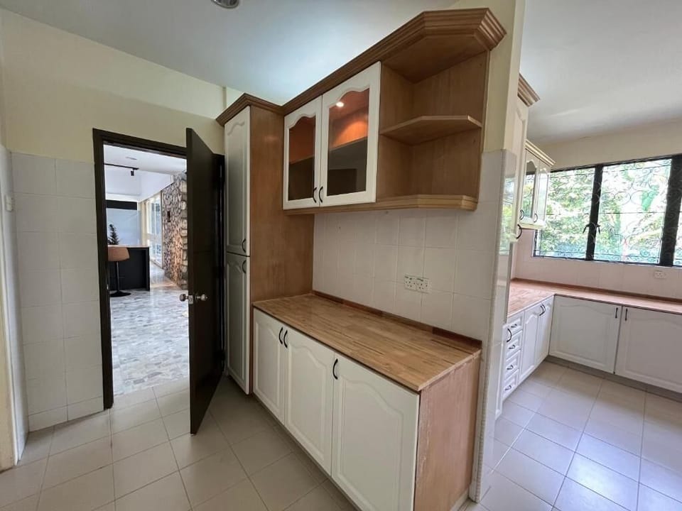 Executive Villa, Garden View | Private kitchen | Coffee/tea maker, microwave, stovetop, electric kettle