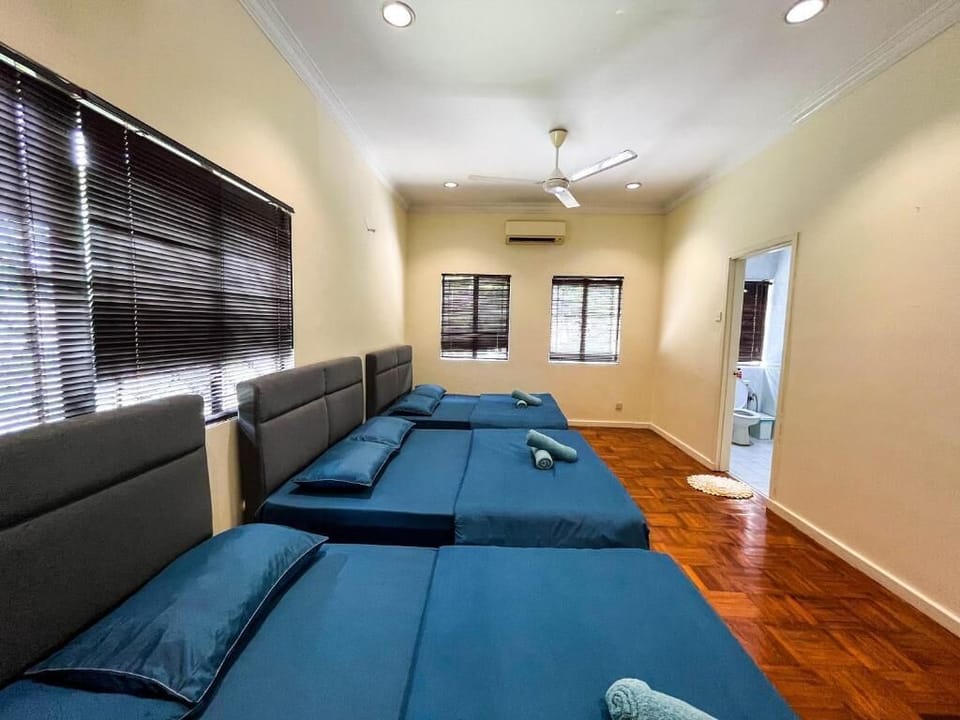 Executive Villa, Garden View | 3 bedrooms, minibar, iron/ironing board, WiFi (free)