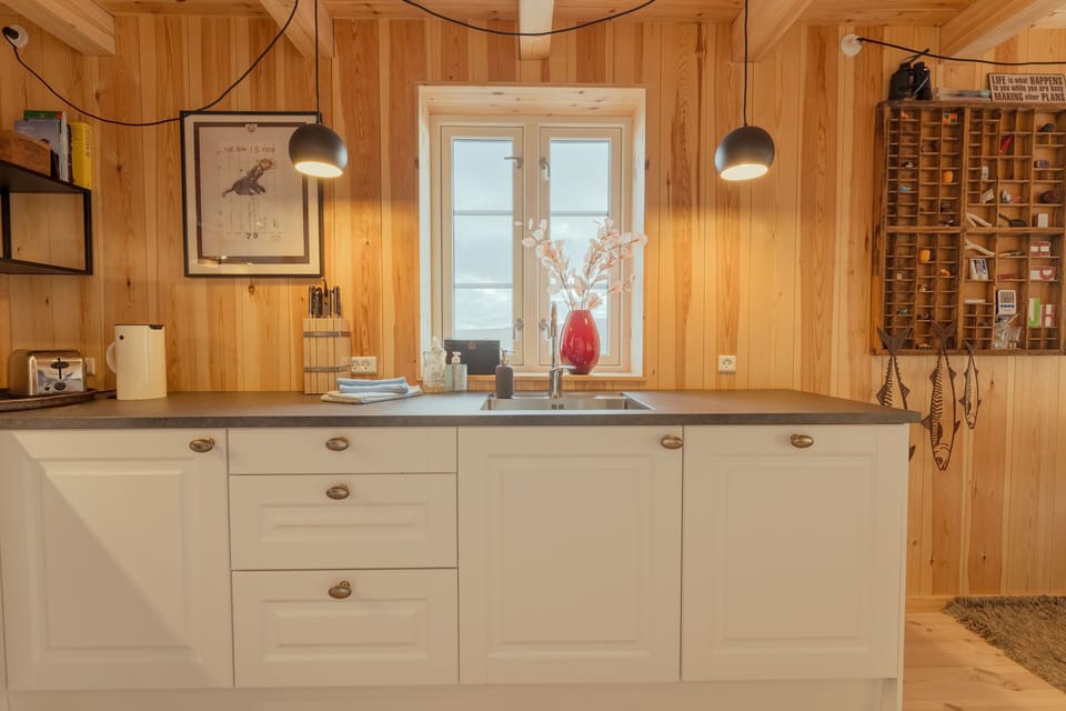 Traditional House | Private kitchen | Full-size fridge, oven, stovetop, dishwasher