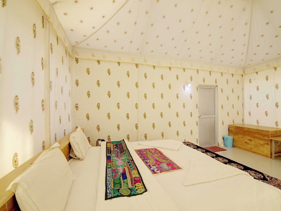 1 bedroom, hypo-allergenic bedding, pillowtop beds, minibar