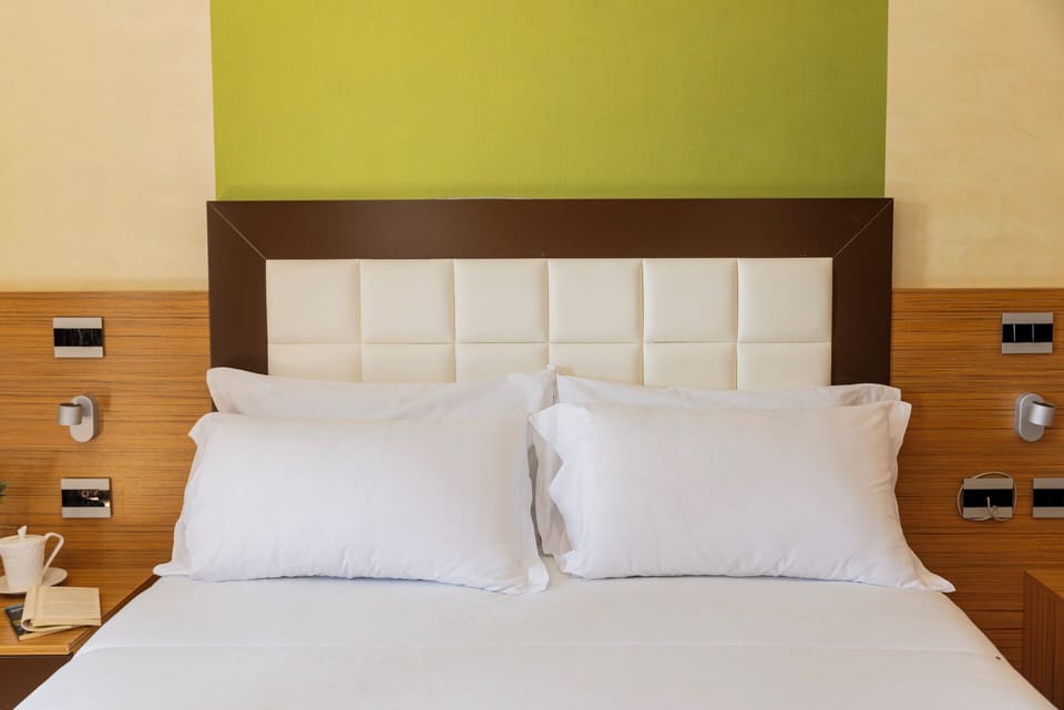 In-room safe, desk, free WiFi