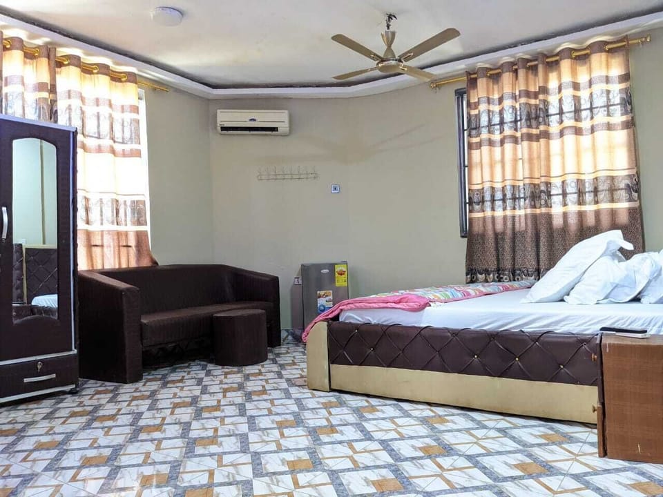 Deluxe Single Room, City View | Iron/ironing board (on request), WiFi (free)