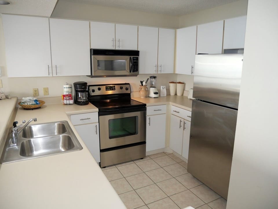 Condo, 1 Bedroom | Private kitchen | Coffee/tea maker, fridge