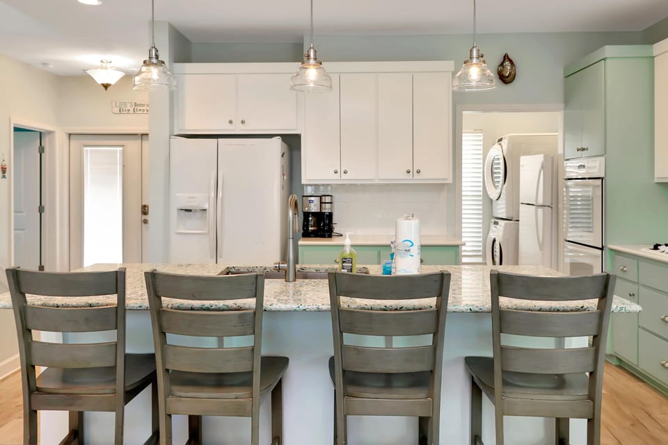 House, Multiple Beds (Turtle Town) | Private kitchen