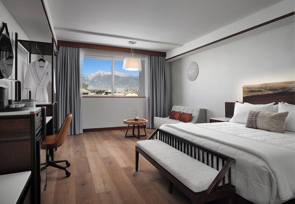 Room, 1 King Bed, Accessible, Mountain View (Roll-In Shower) | Egyptian cotton sheets, premium bedding, down comforters, pillowtop beds