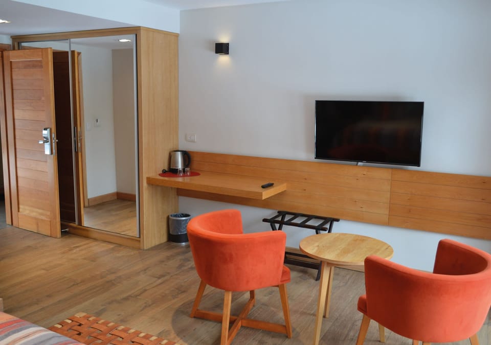 Junior Studio Suite, Garden View | Free WiFi, bed sheets