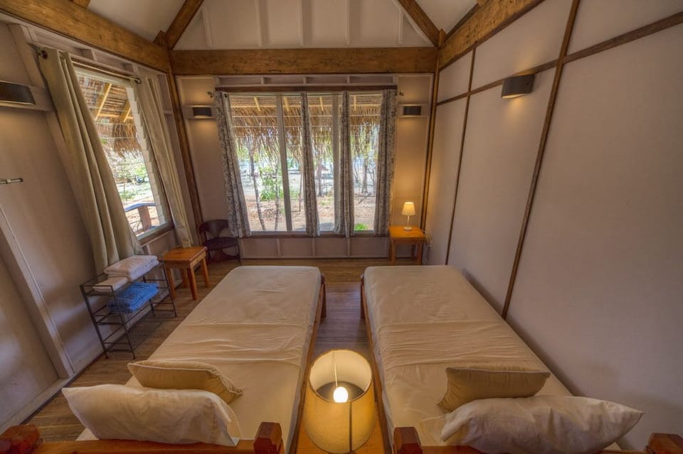 1 bedroom, bed sheets