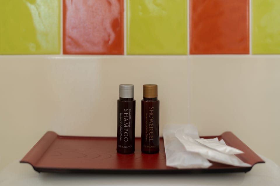 Superior Double Room, Balcony | Bathroom | Hair dryer, towels, soap, shampoo