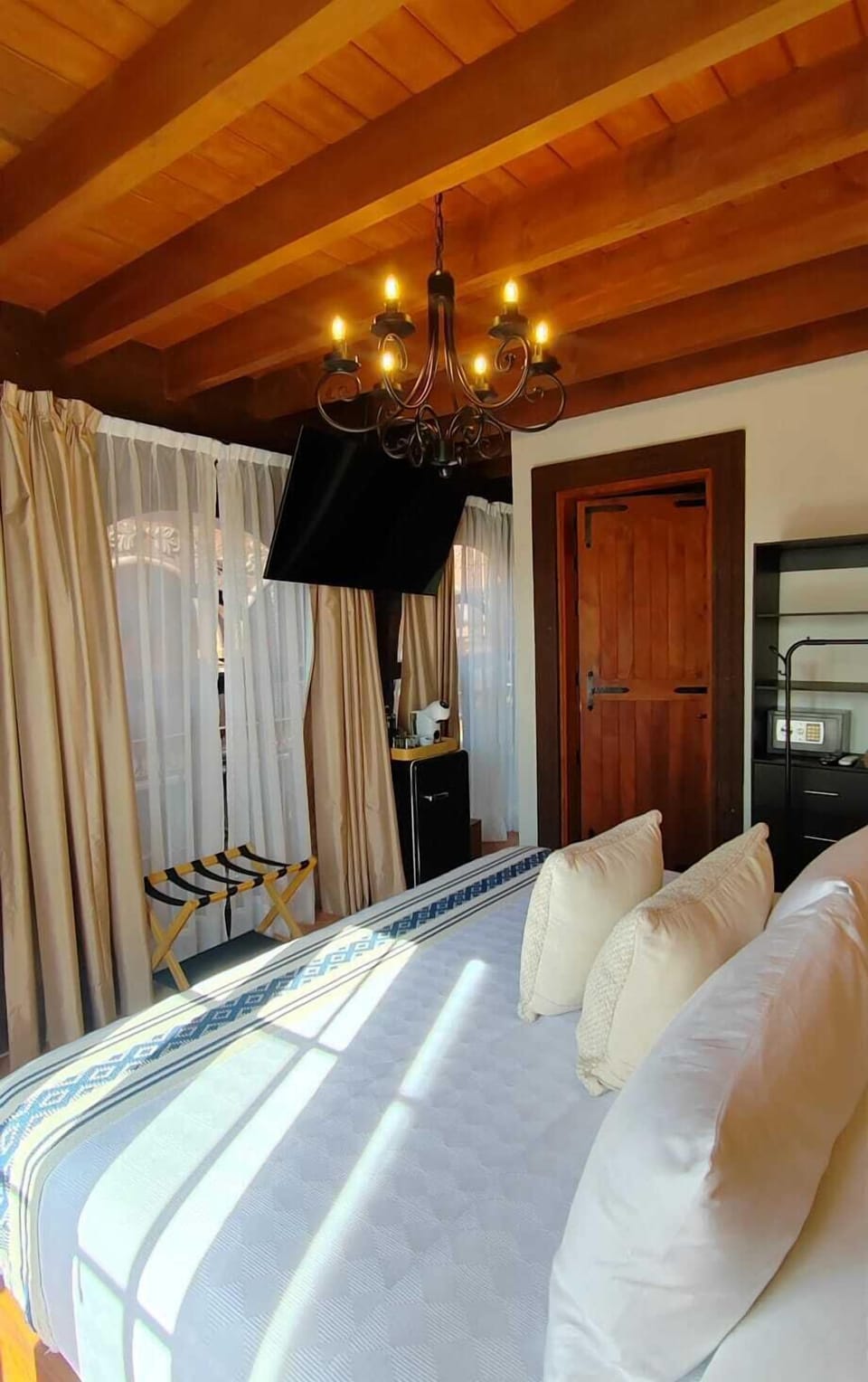 Junior Room | Minibar, in-room safe, free WiFi, bed sheets