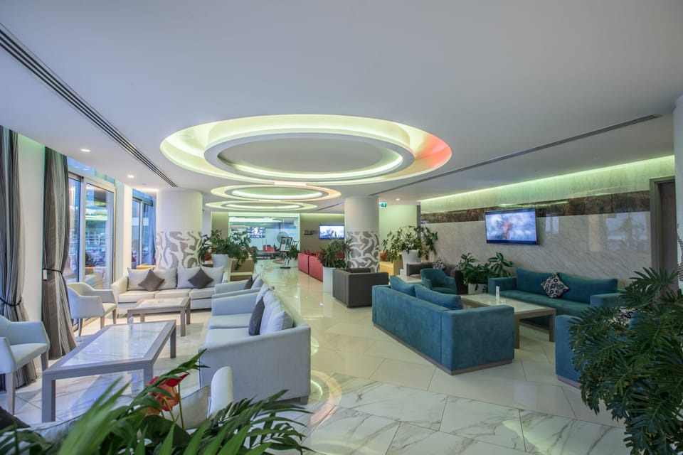 Lobby lounge