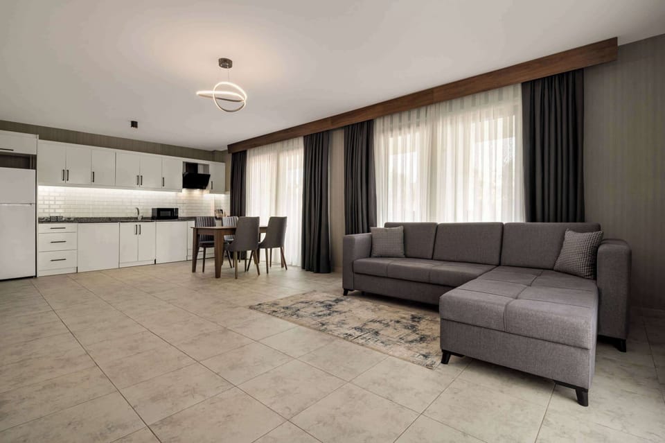 Superior Suite, Multiple Beds, Non Smoking | In-room dining