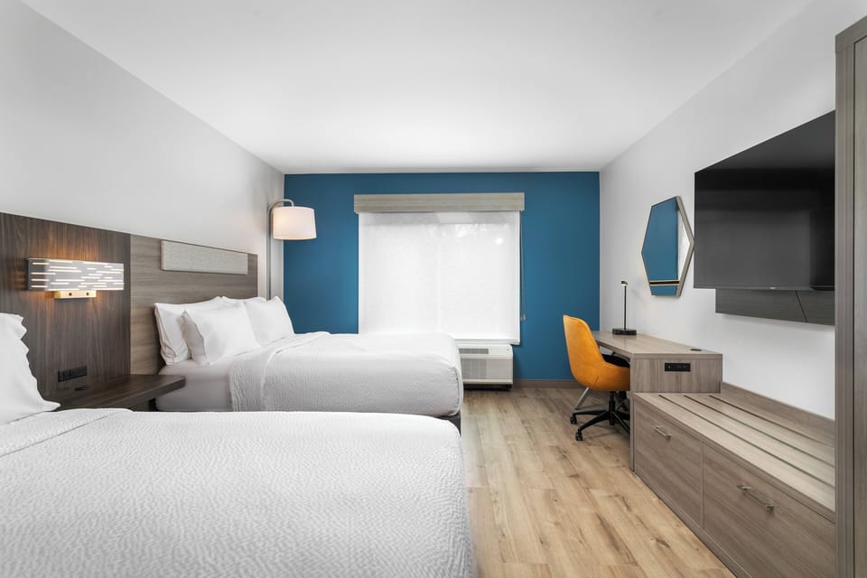 In-room safe, desk, laptop workspace, cribs (free)