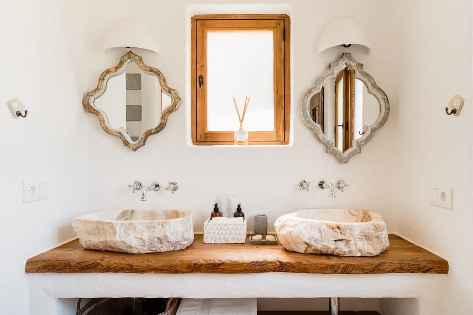Exclusive Studio Suite, Garden View | Bathroom | Combined shower/tub, rainfall showerhead, free toiletries, hair dryer