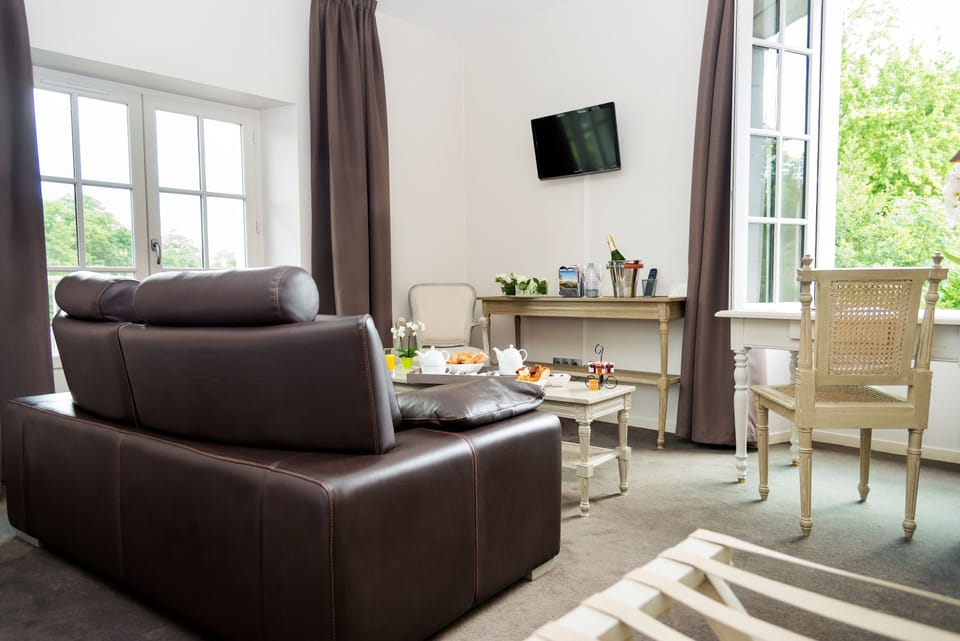 Suite | Living area | Flat-screen TV
