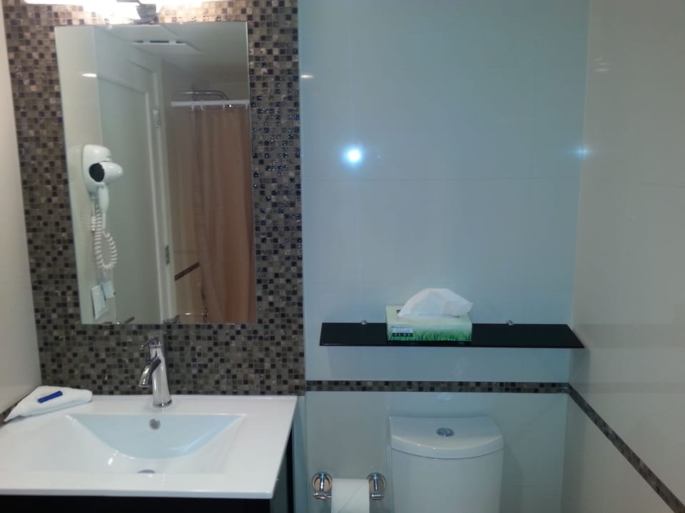Standard Room, 2 Queen Beds | Bathroom sink
