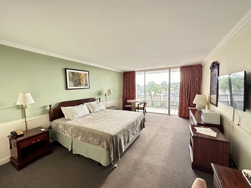 Standard Room, 1 King Bed | In-room safe, soundproofing, iron/ironing board, free WiFi