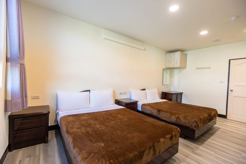 Classic Quadruple Room, Mountain View | Free WiFi