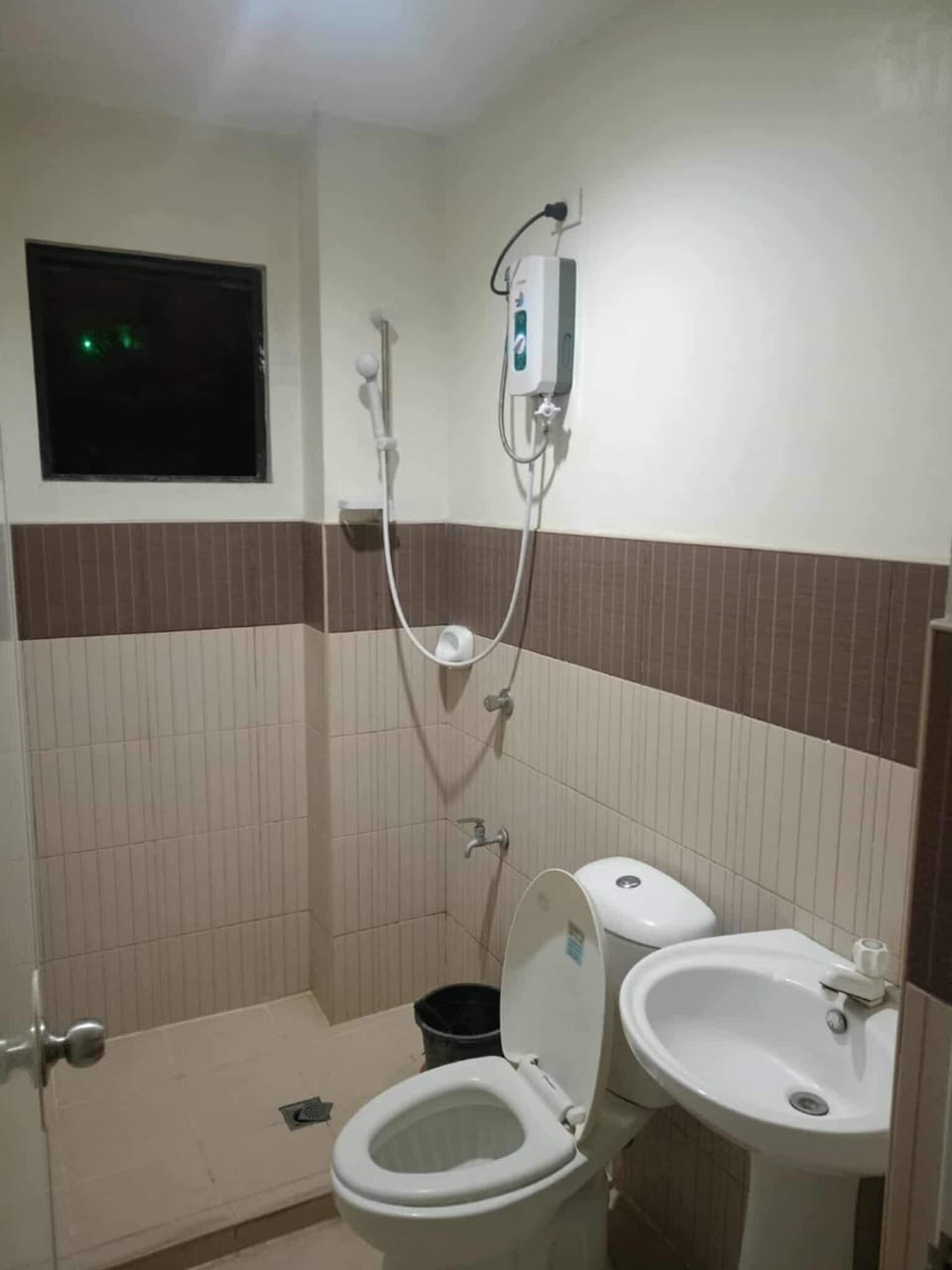 Standard Room | Bathroom | Slippers