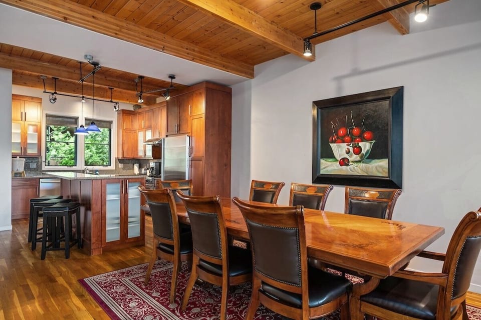 Townhome, 4 Bedrooms | Dining