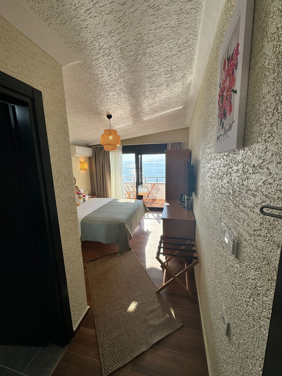 Deluxe Double Room, Sea View | Premium bedding, in-room safe, desk, laptop workspace