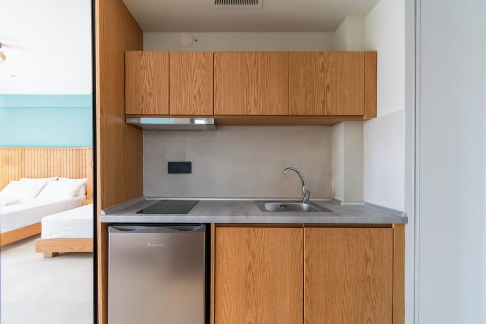 Junior Room, 2 Queen Beds, Patio | Private kitchen | Fridge, stovetop, espresso maker, electric kettle