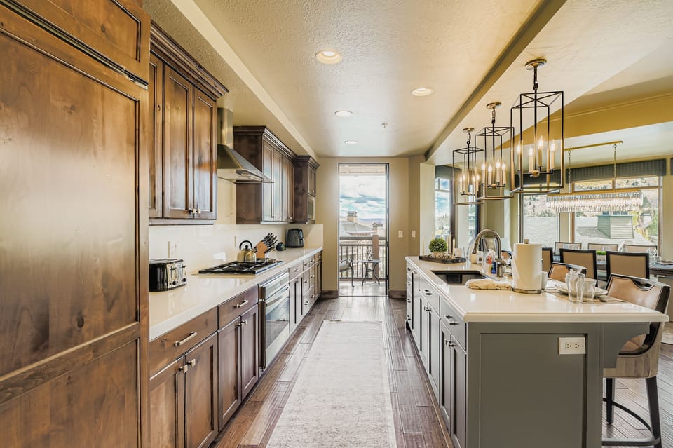 Condo, 4 Bedrooms | Private kitchen | Coffee/tea maker, fridge, oven, toaster