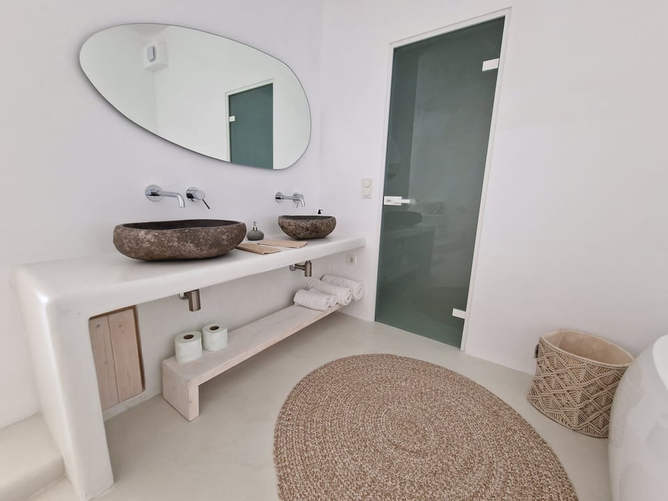 Signature Apartment | Bathroom