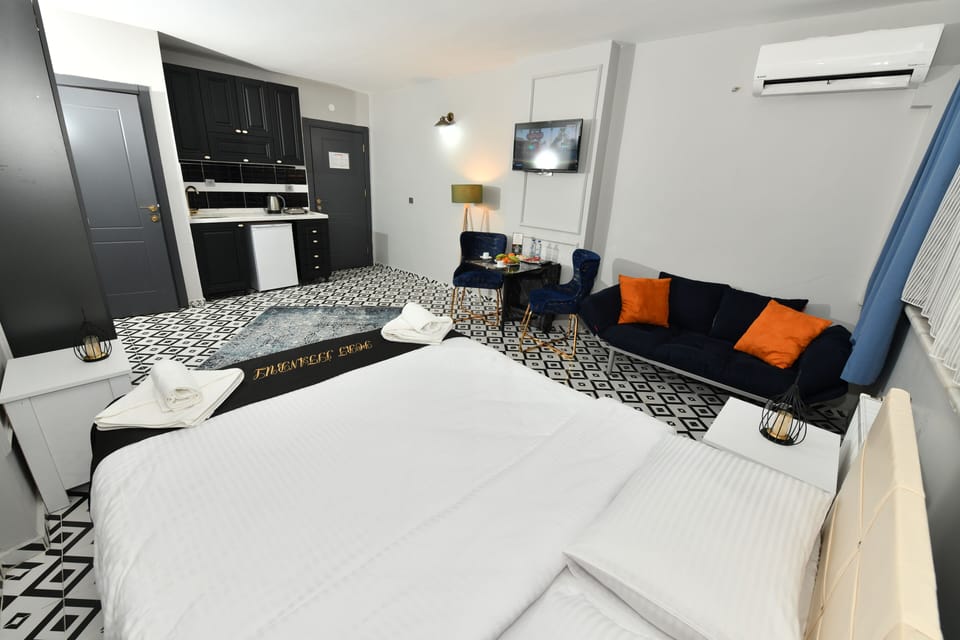 Deluxe Suite | Living area