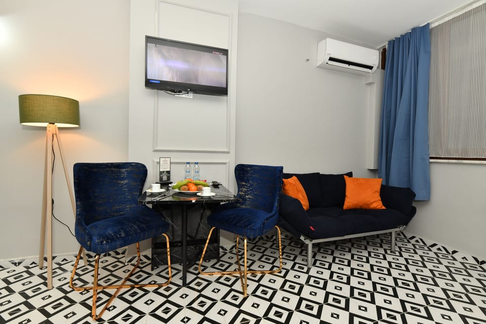 Deluxe Suite | Living area