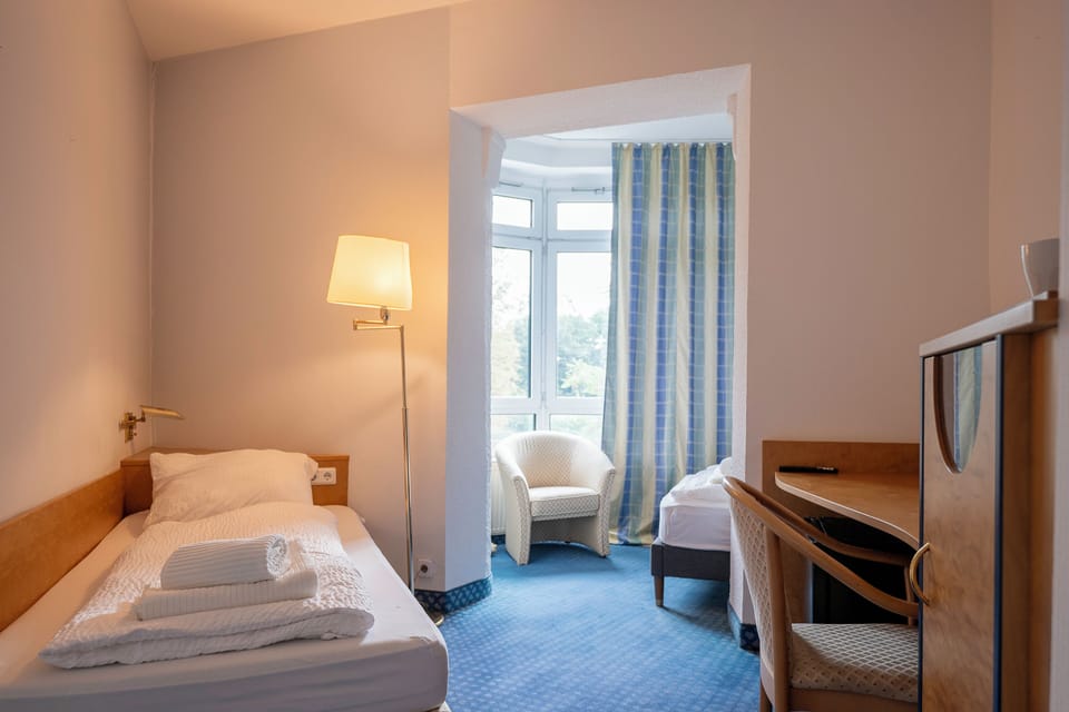 Family Double Room | Desk, laptop workspace, free WiFi, bed sheets