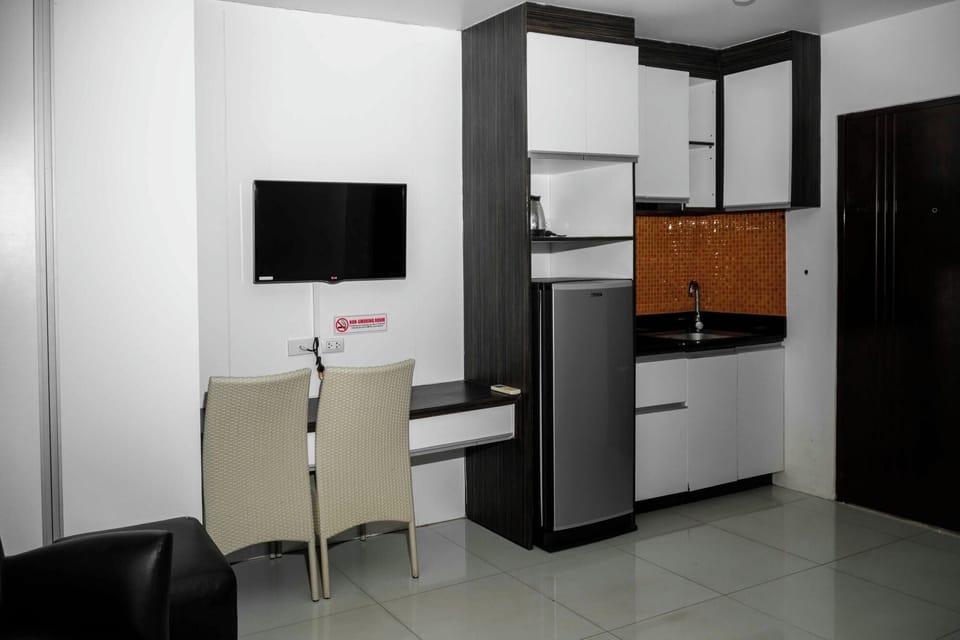 Studio, 2 Twin Beds, Balcony | Private kitchenette