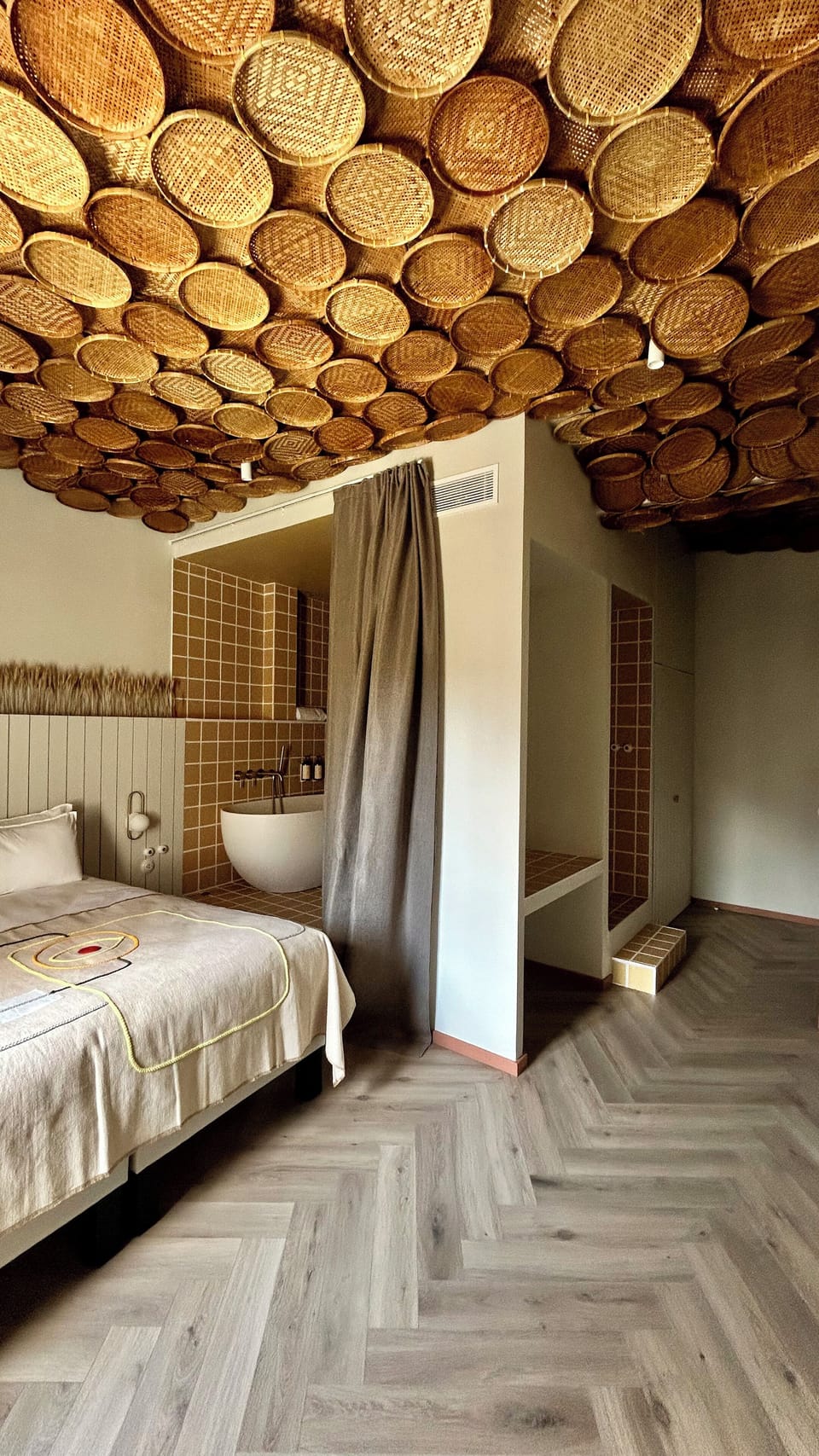 Standard Room, Garden View | Minibar, in-room safe, individually decorated, individually furnished