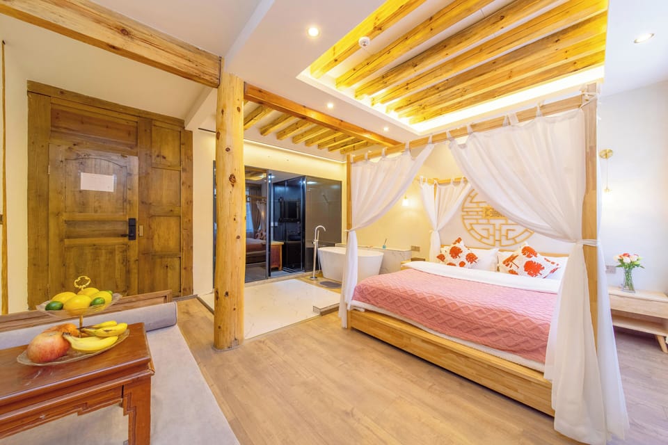 Premier Double Room, 1 Queen Bed, Courtyard View | WiFi (free)