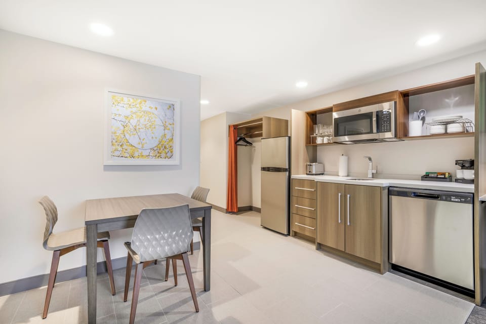 Suite, 1 Queen Bed, Bathtub (Mobility & Hearing) | Private kitchen | Coffee/tea maker