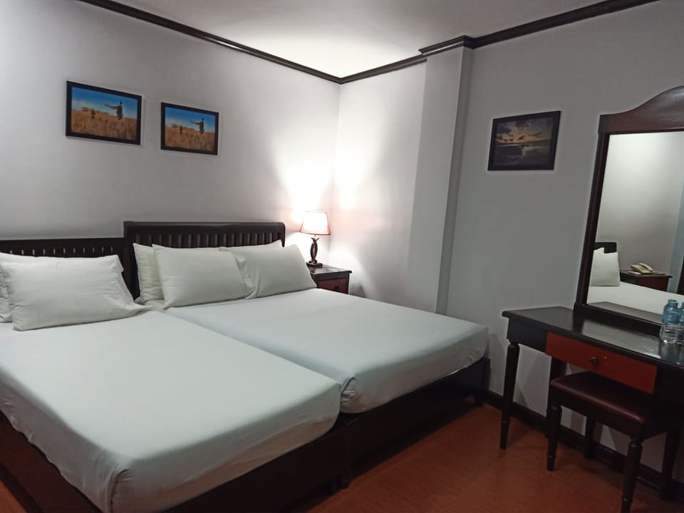 Deluxe Room | In-room safe, desk, soundproofing, free WiFi