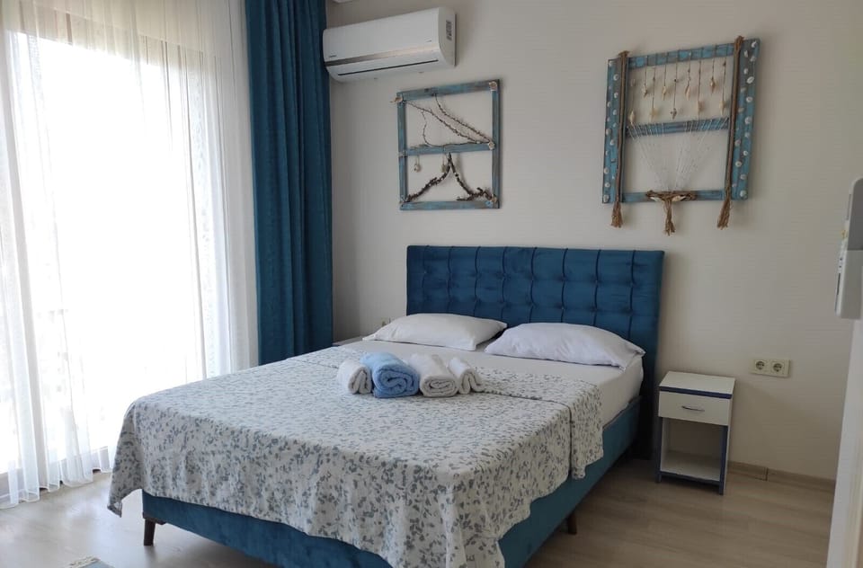 Minibar, desk, laptop workspace, bed sheets