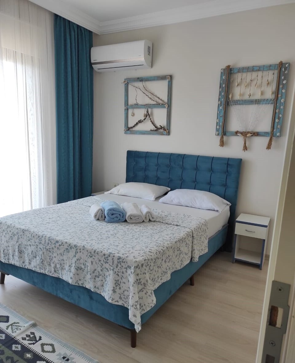 Basic Double Room, 1 Double Bed, Garden View | Minibar, desk, laptop workspace, bed sheets