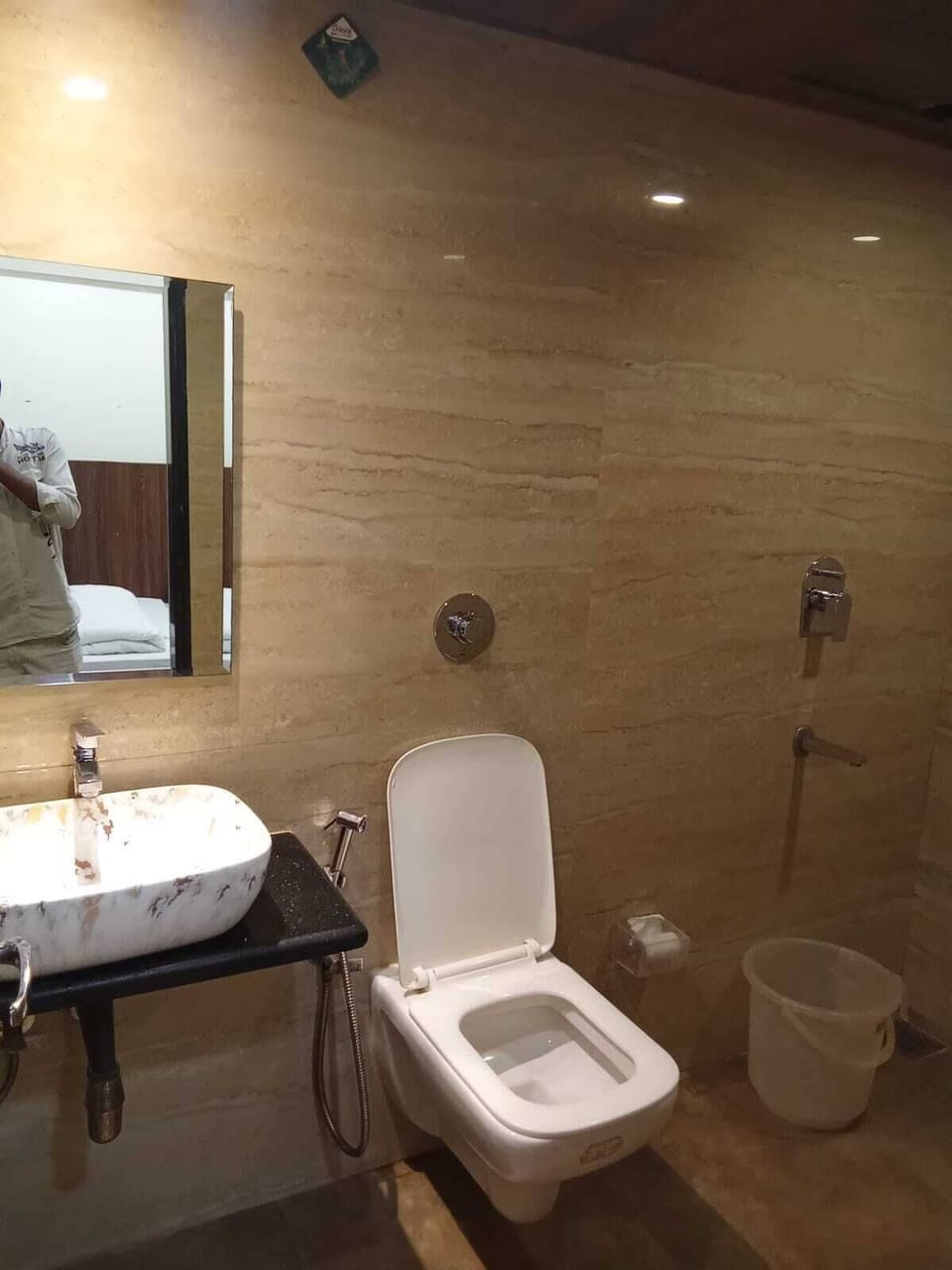 Standard Room | Bathroom | Shower, rainfall showerhead, towels, soap