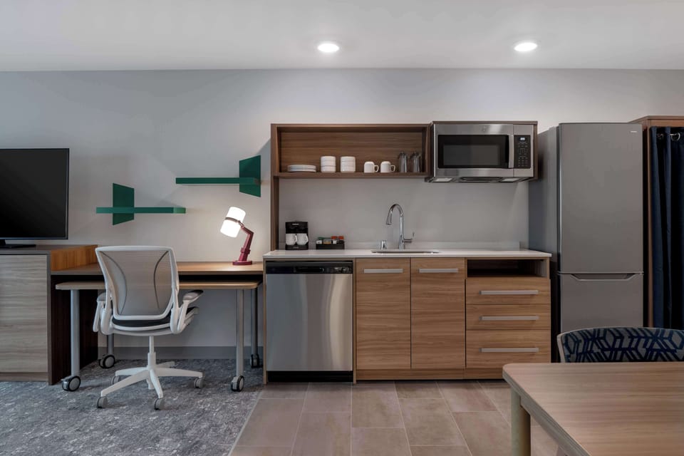 Suite, 1 Bedroom | Private kitchen